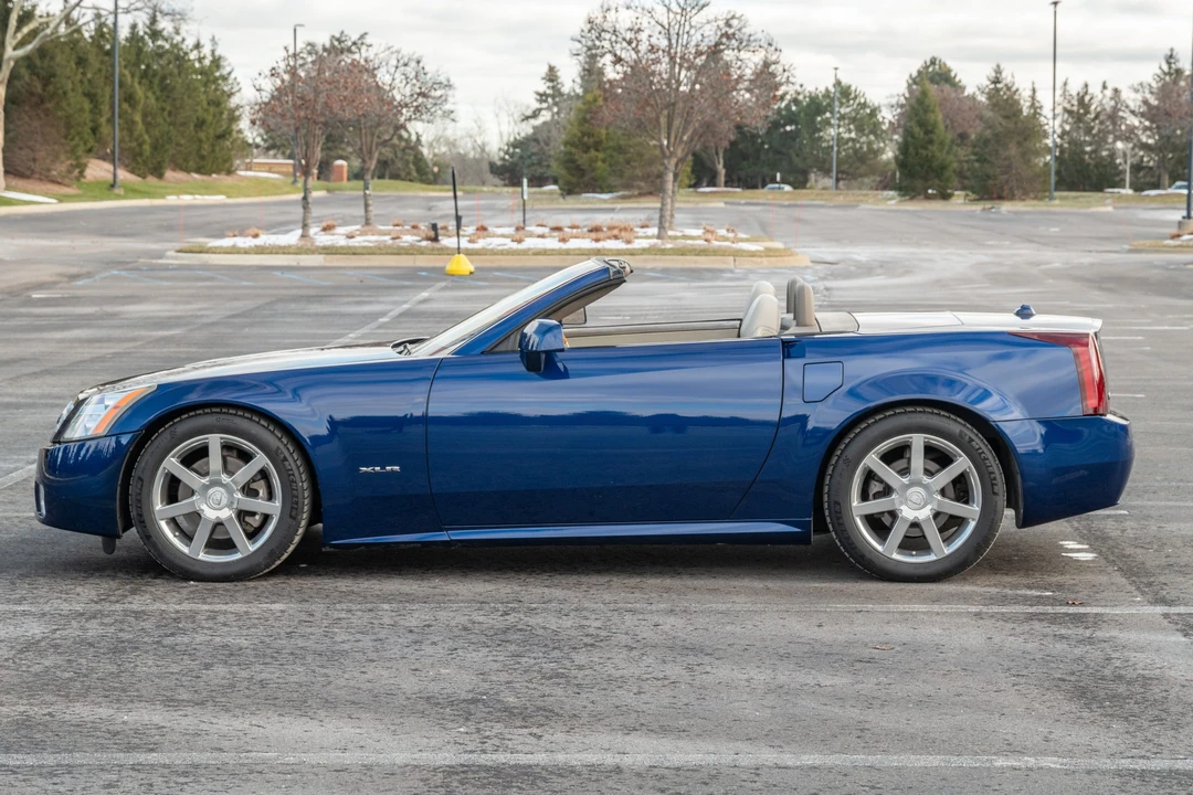 2004 Cadillac XLR - Image 8 of 31