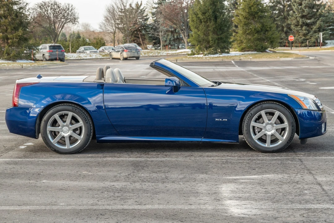 2004 Cadillac XLR - Image 4 of 31