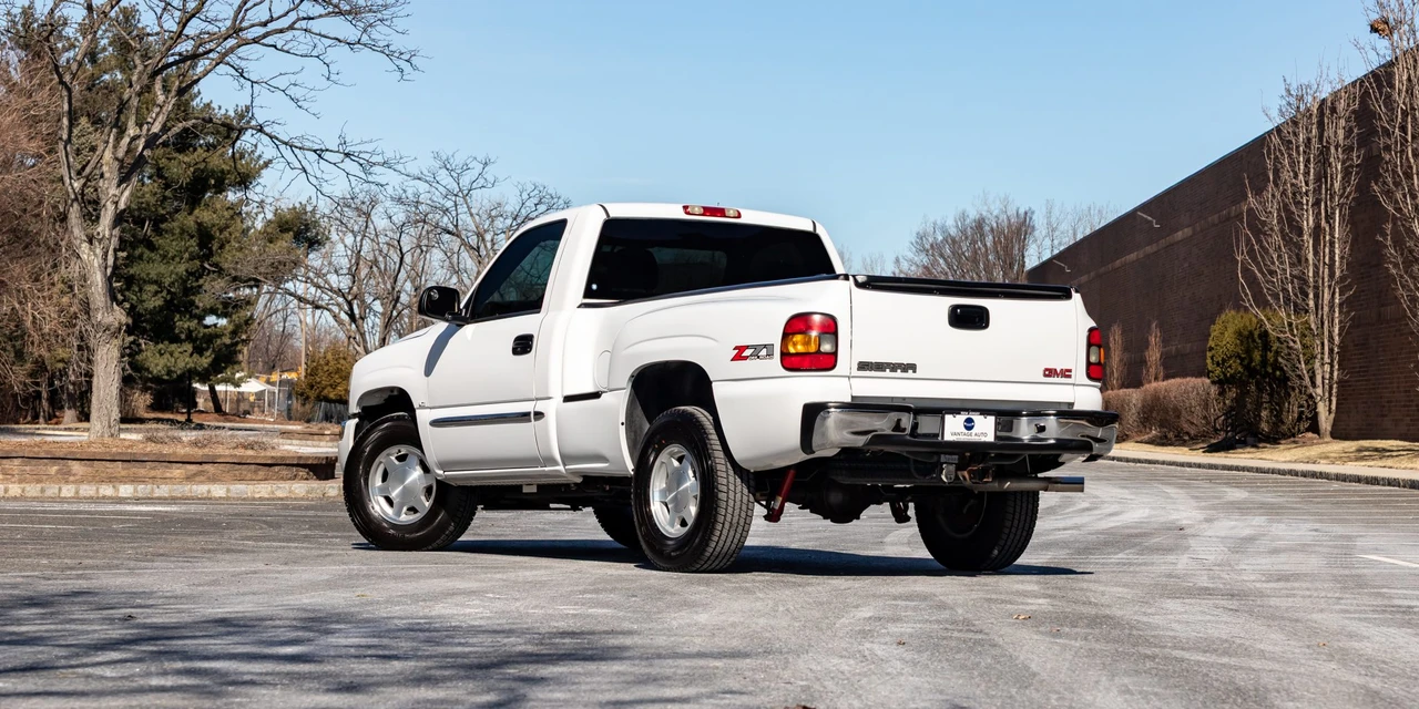 2004 GMC Sierra 2nd Gen - Image 3 of 31