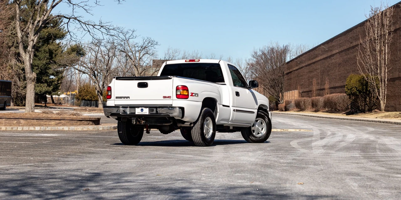 2004 GMC Sierra 2nd Gen - Image 4 of 31