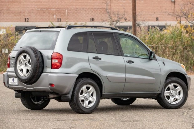 2004 Toyota RAV4 2nd Gen - Image 2 of 7