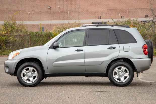 2004 Toyota RAV4 2nd Gen - Image 3 of 7