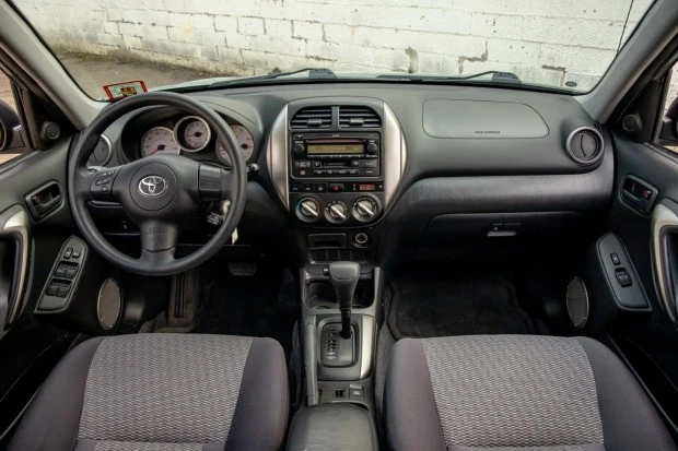 2004 Toyota RAV4 2nd Gen - Image 5 of 7