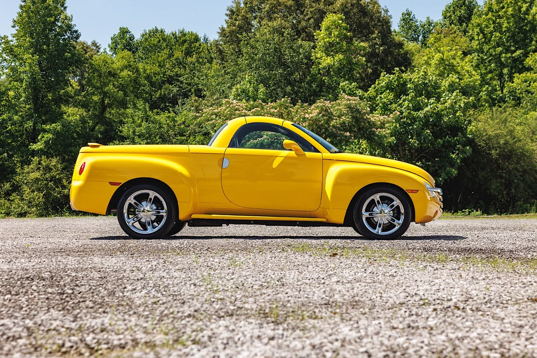 2005 Chevrolet SSR - Image 8 of 31