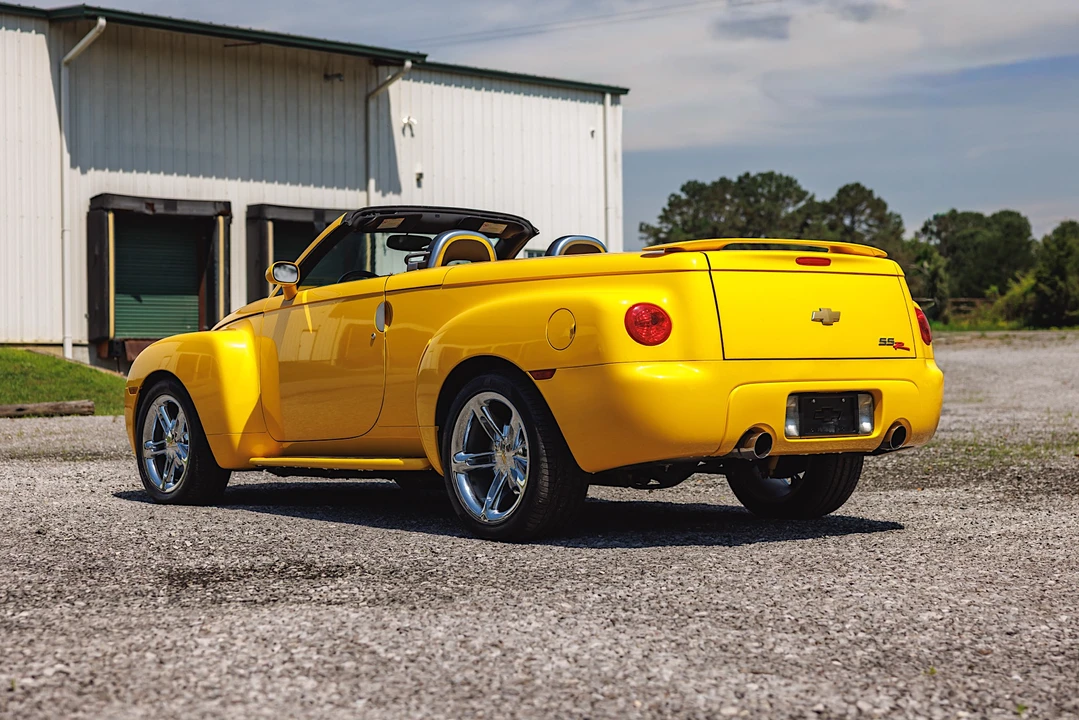 2005 Chevrolet SSR - Image 15 of 31