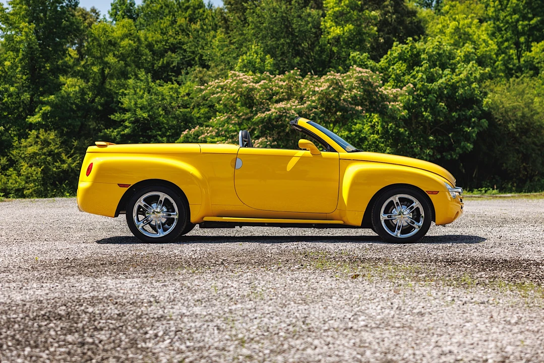 2005 Chevrolet SSR - Image 7 of 31