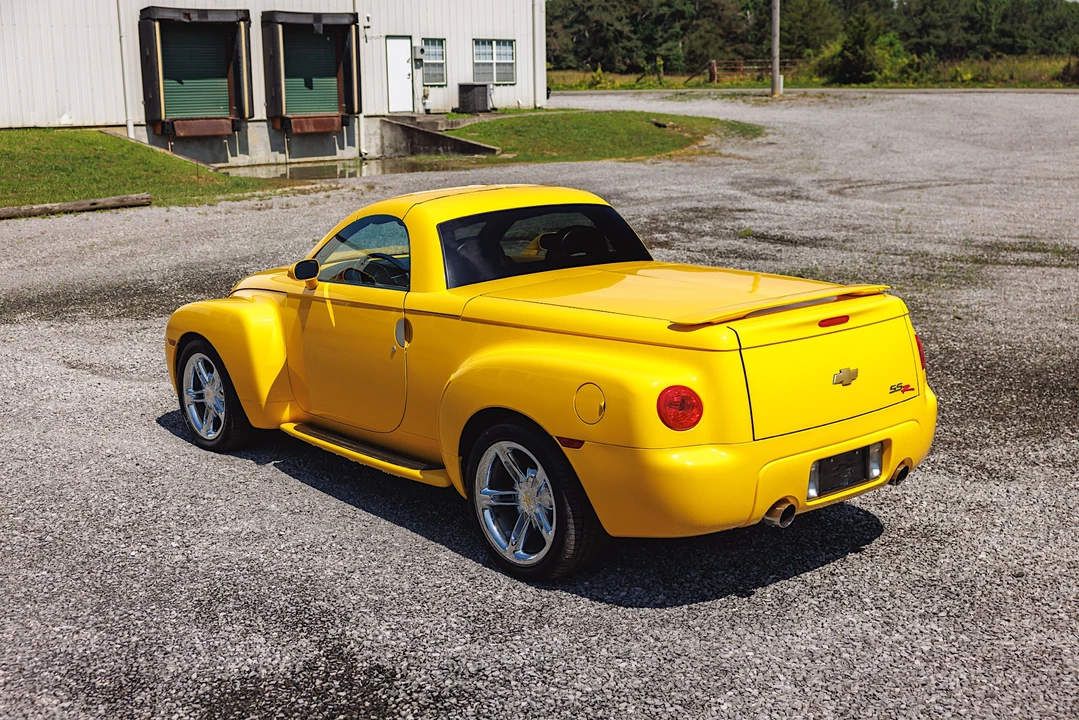 2005 Chevrolet SSR - Image 18 of 31