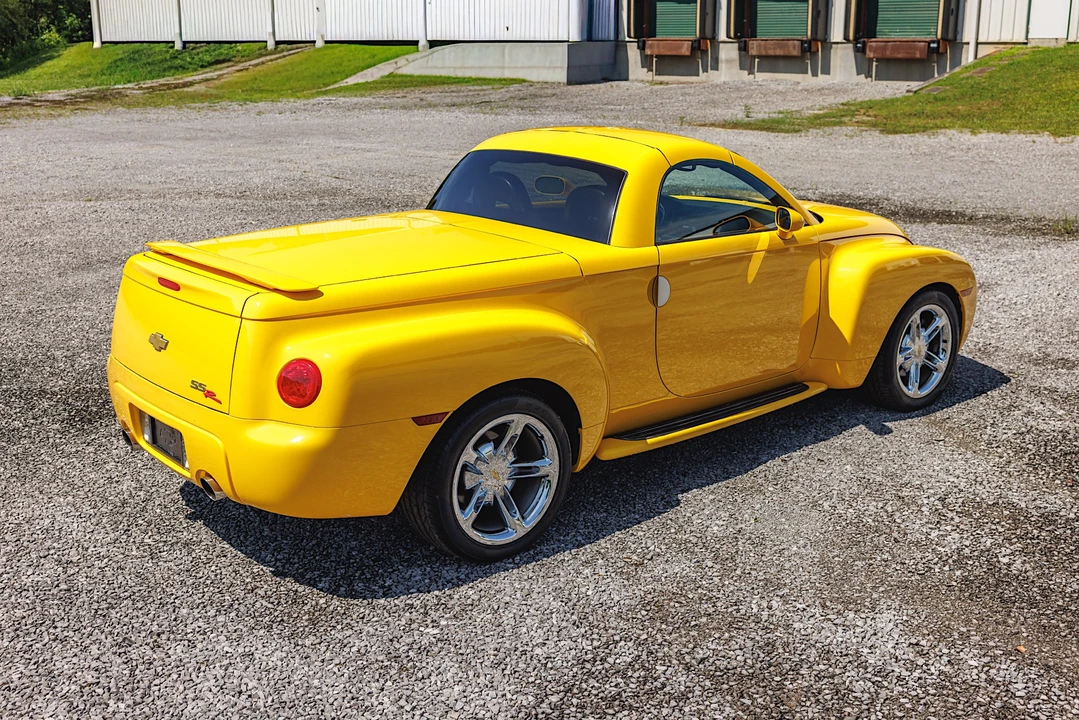 2005 Chevrolet SSR - Image 11 of 31