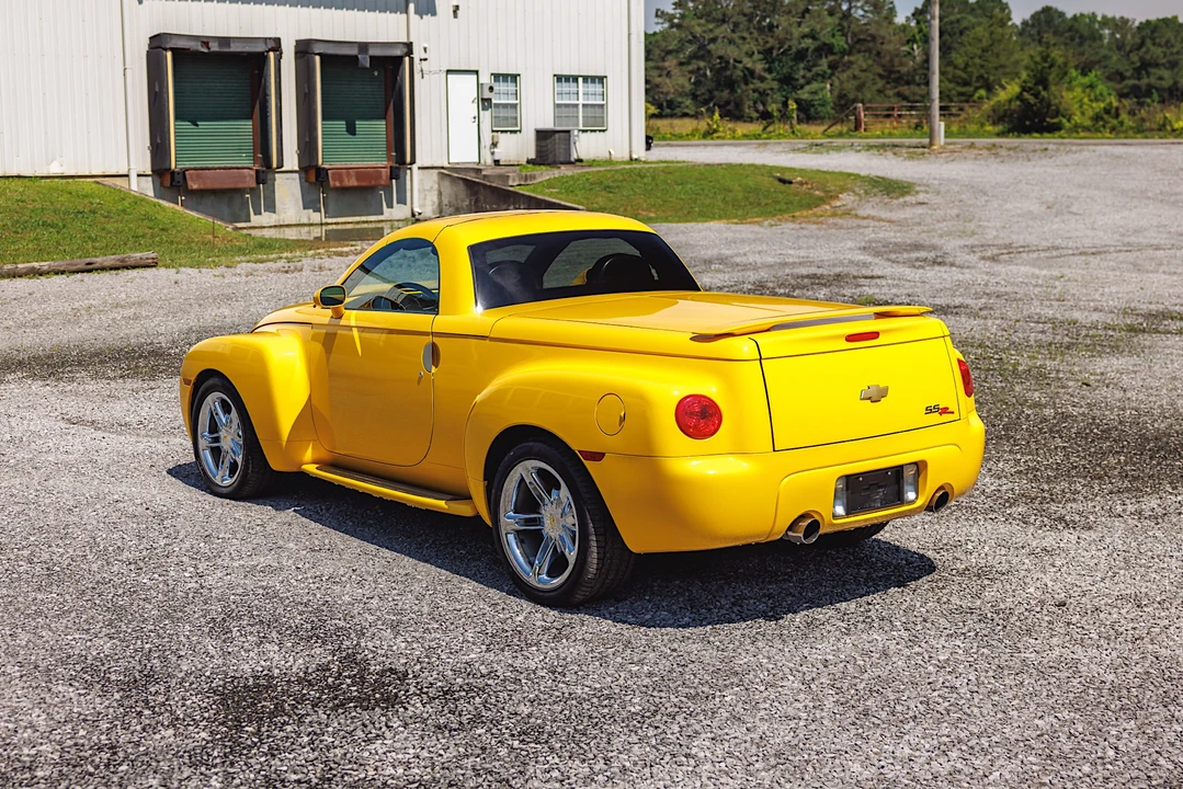 2005 Chevrolet SSR - Image 17 of 31