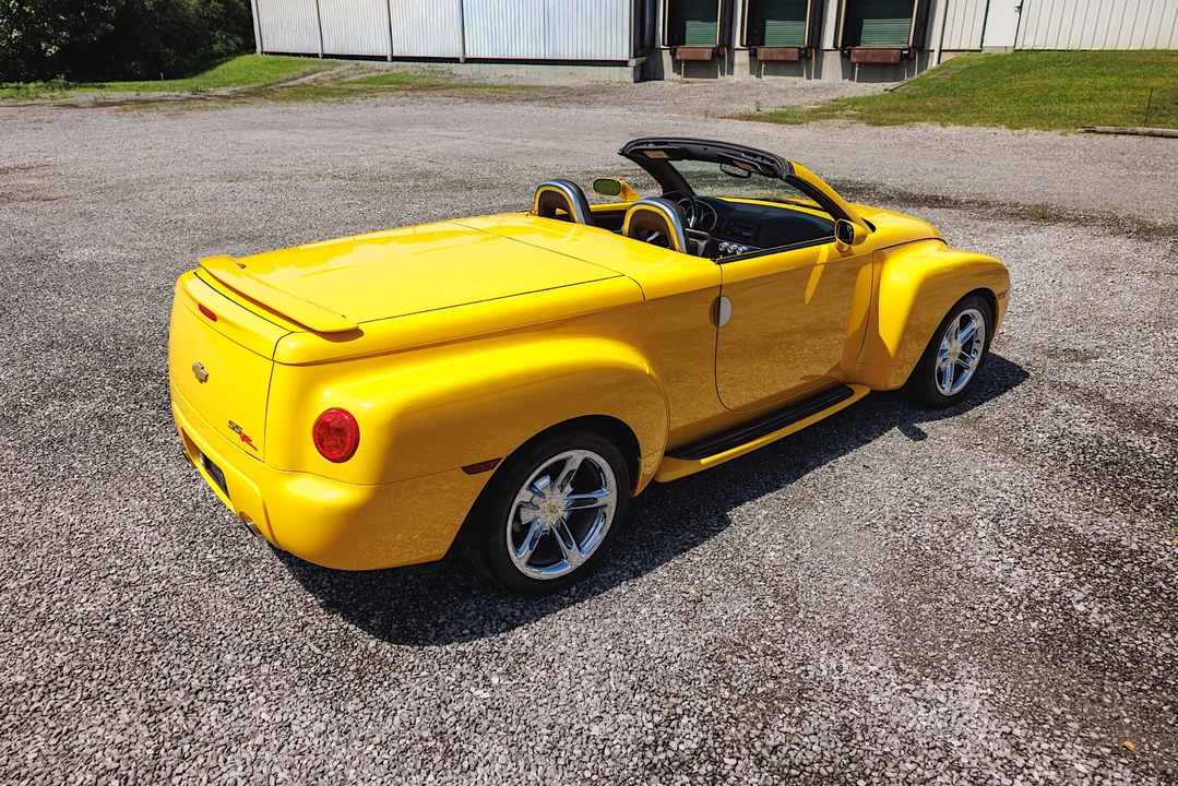 2005 Chevrolet SSR - Image 10 of 31