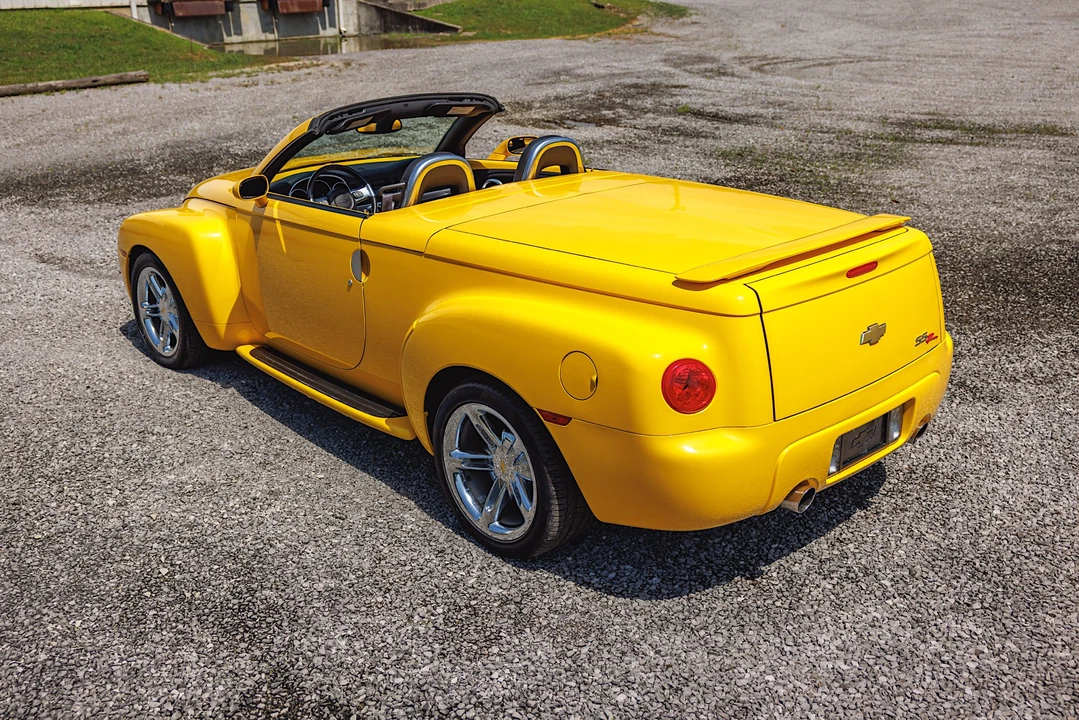 2005 Chevrolet SSR - Image 16 of 31