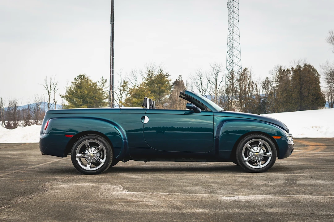 2005 Chevrolet SSR - Image 5 of 31