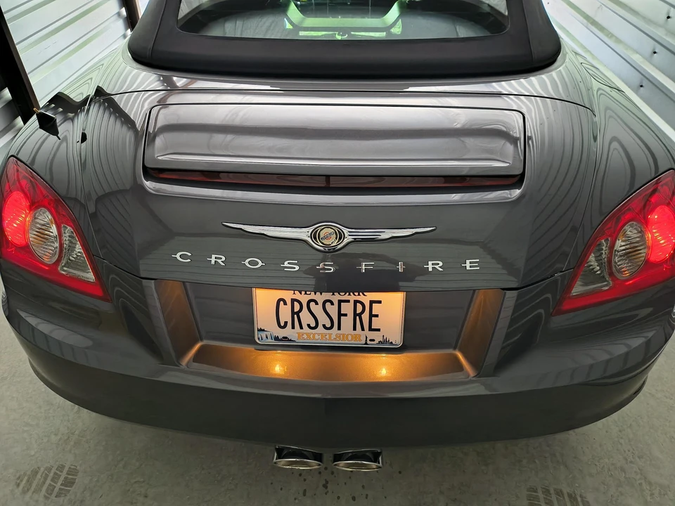 2005 Chrysler Crossfire - Image 18 of 31