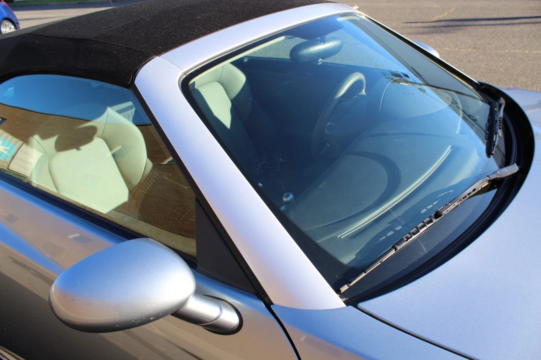 2005 Chrysler Crossfire - Image 26 of 31
