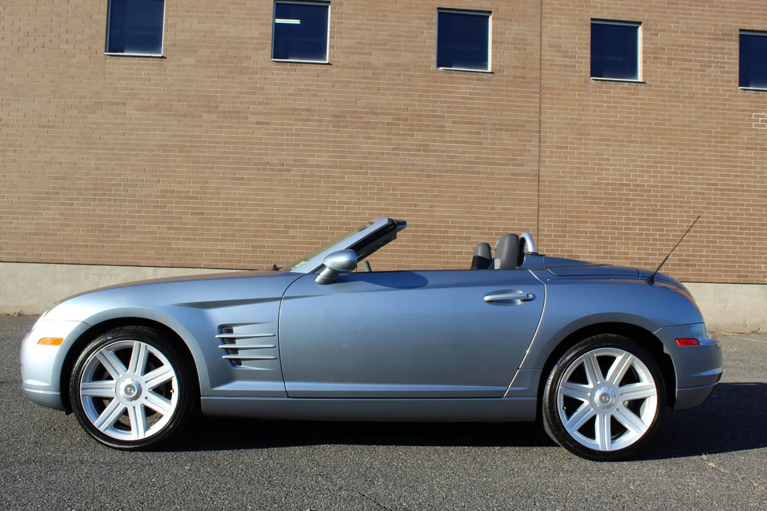 2005 Chrysler Crossfire - Image 10 of 31