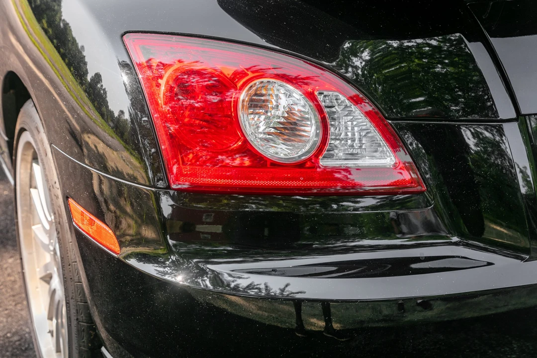 2005 Chrysler Crossfire - Image 21 of 31