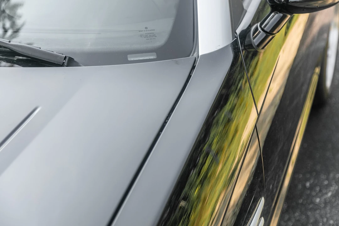 2005 Chrysler Crossfire - Image 13 of 31