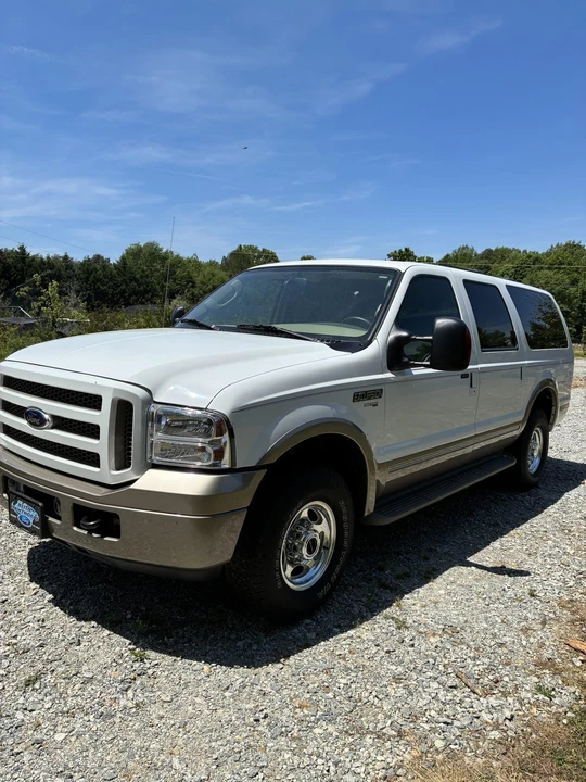 2005 Ford Excursion - Image 2 of 31
