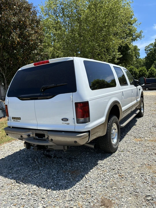 2005 Ford Excursion - Image 14 of 31