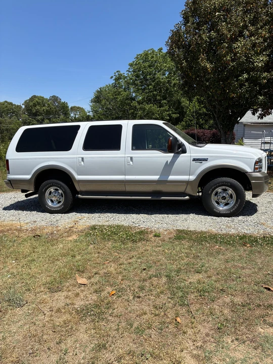 2005 Ford Excursion - Image 10 of 31