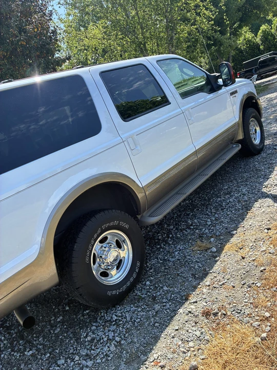 2005 Ford Excursion - Image 25 of 31