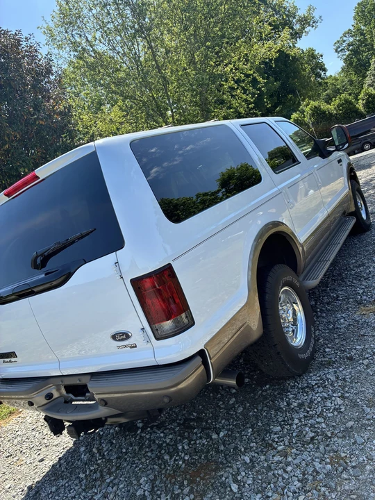 2005 Ford Excursion - Image 26 of 31