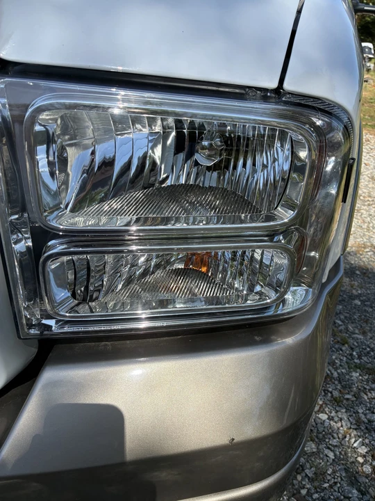 2005 Ford Excursion - Image 29 of 31