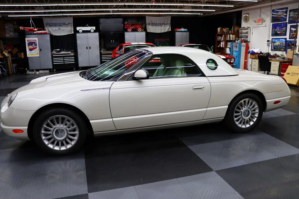 2005 Ford Thunderbird 11th Gen - Image 18 of 31