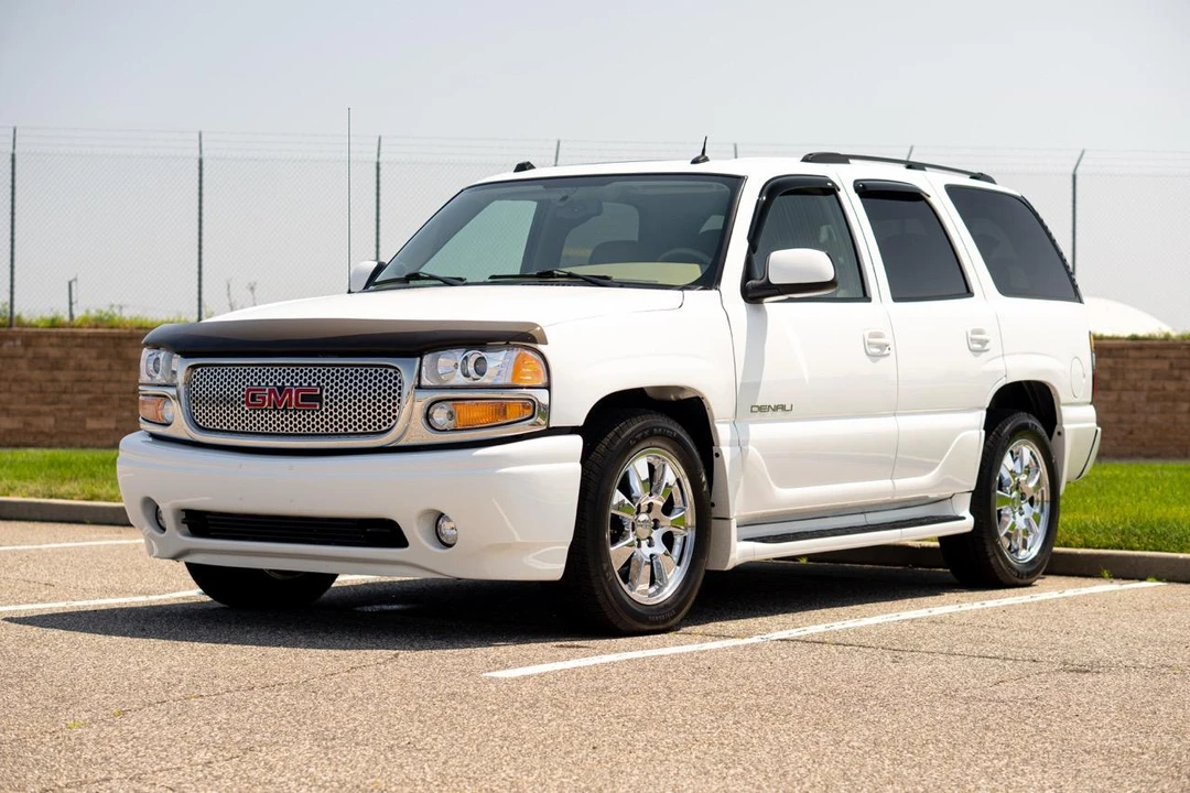 2005 GMC Yukon 2nd Gen - Image 2 of 31