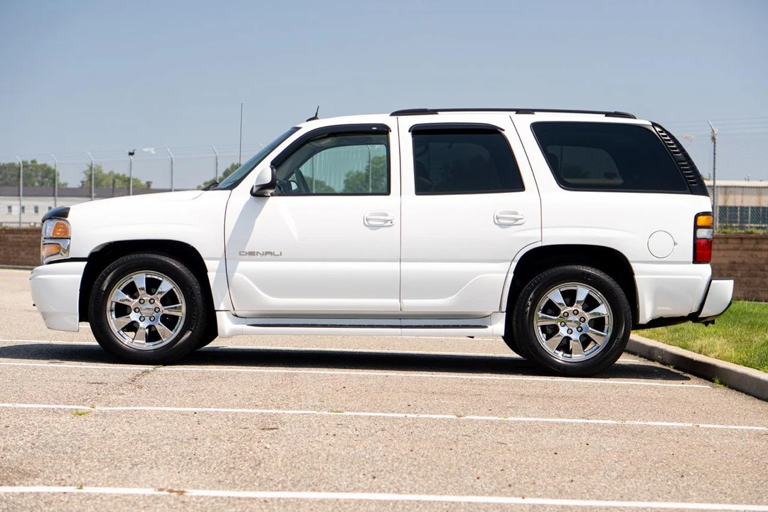 2005 GMC Yukon 2nd Gen - Image 3 of 31