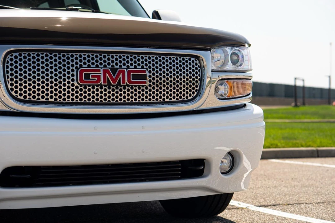2005 GMC Yukon 2nd Gen - Image 12 of 31