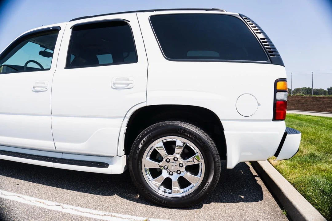 2005 GMC Yukon 2nd Gen - Image 19 of 31