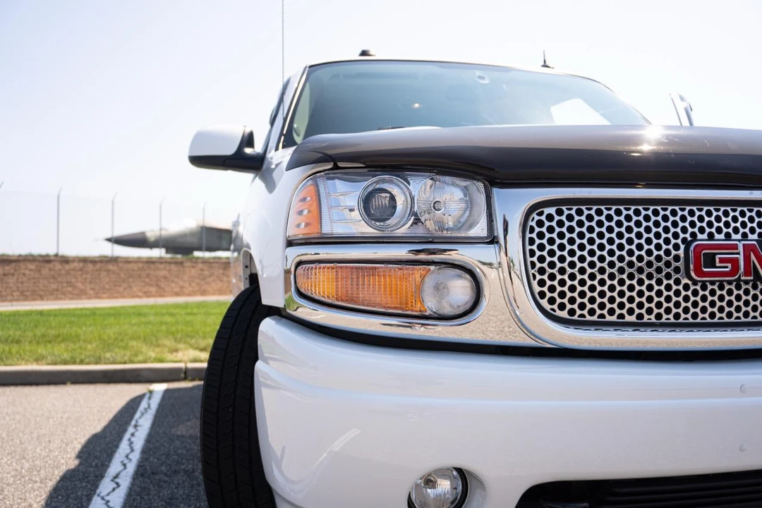 2005 GMC Yukon 2nd Gen - Image 11 of 31