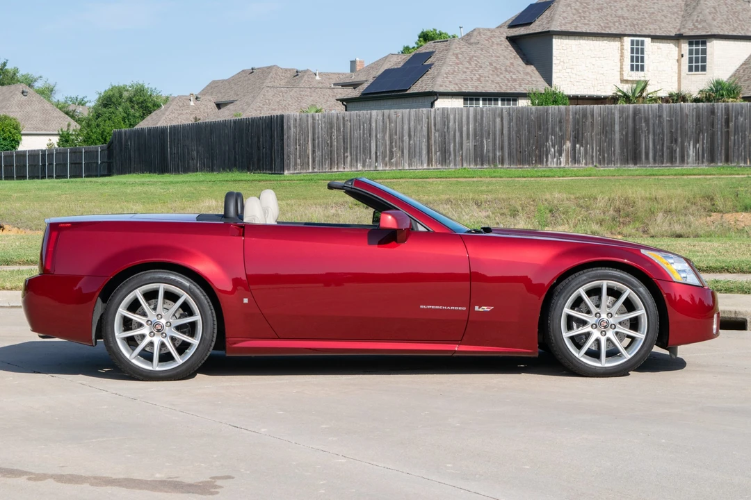 2006 Cadillac XLR-V - Image 5 of 31