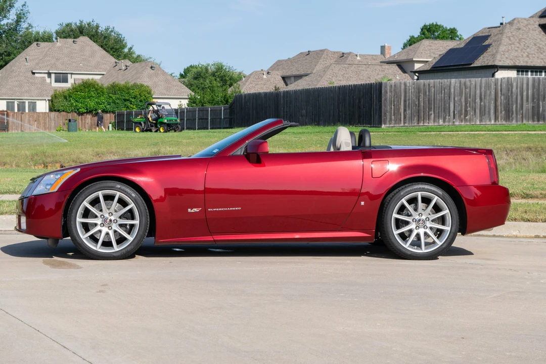 2006 Cadillac XLR-V - Image 9 of 31