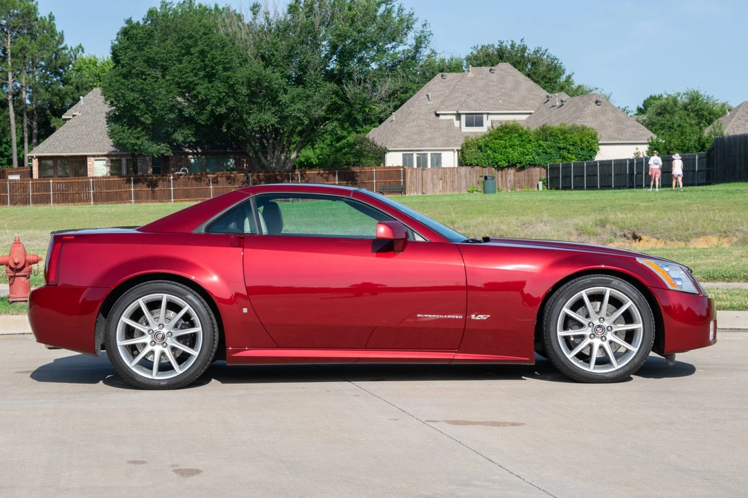 2006 Cadillac XLR-V - Image 12 of 31