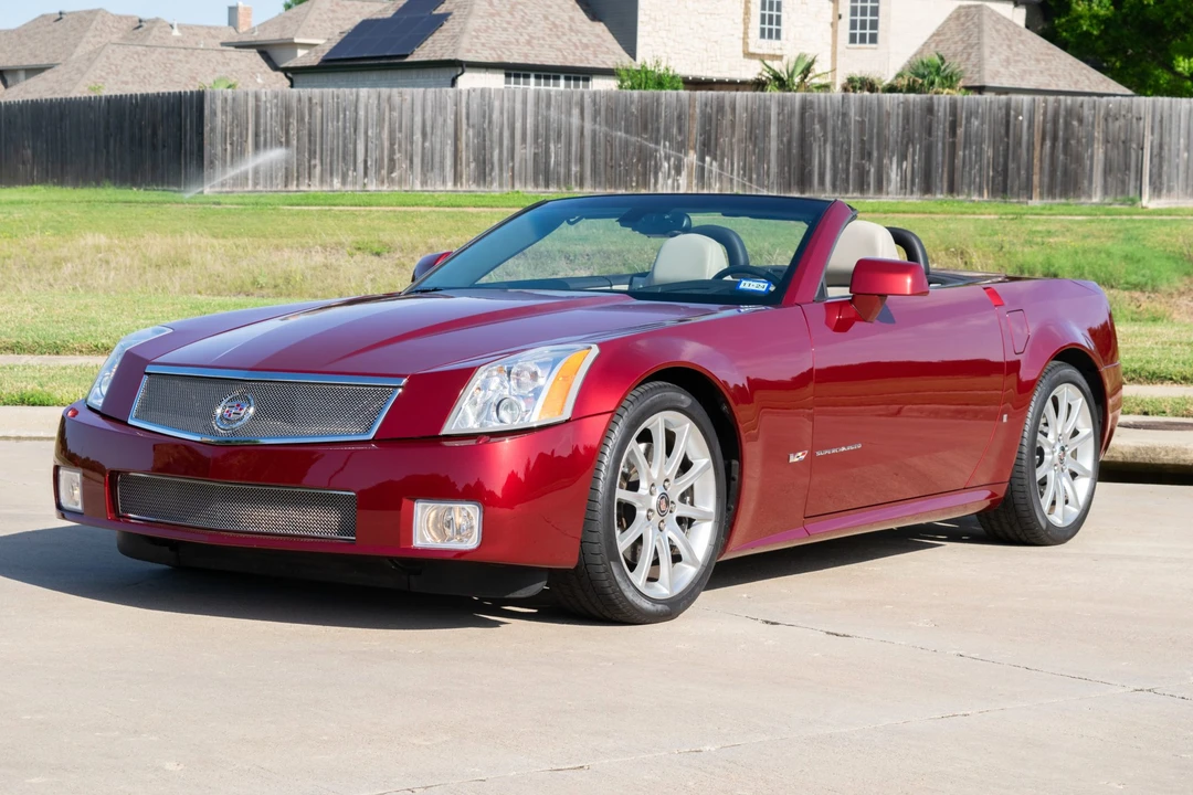 2006 Cadillac XLR-V - Image 2 of 31
