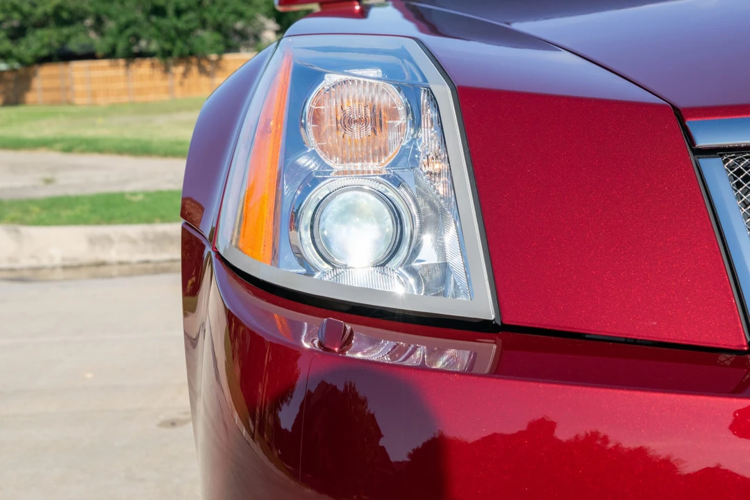 2006 Cadillac XLR-V - Image 18 of 31