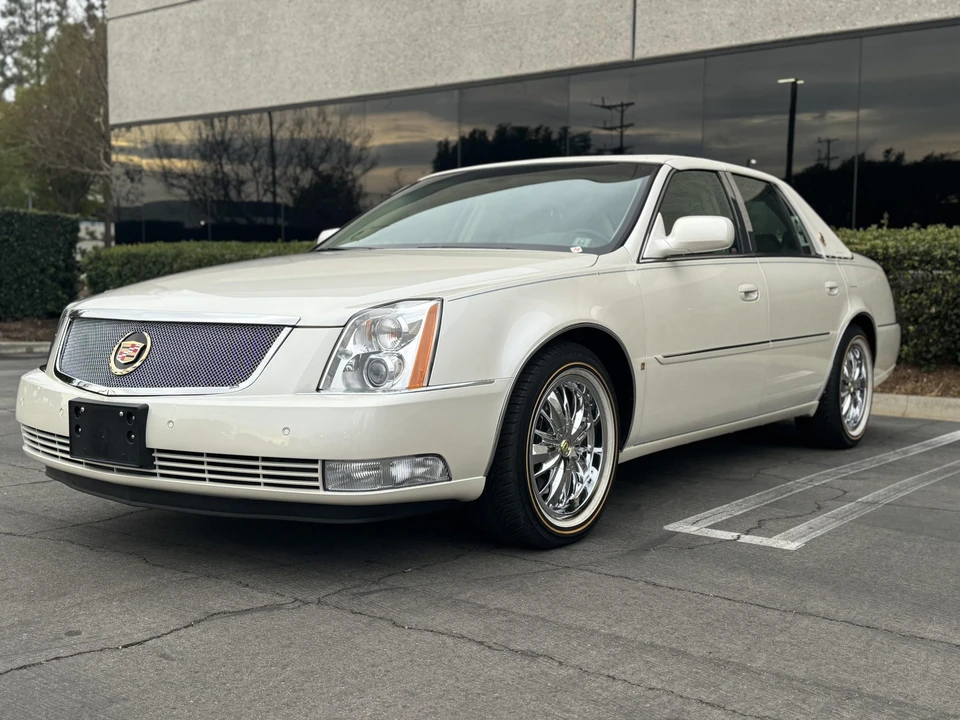 2007 Cadillac DTS - Image 2 of 31