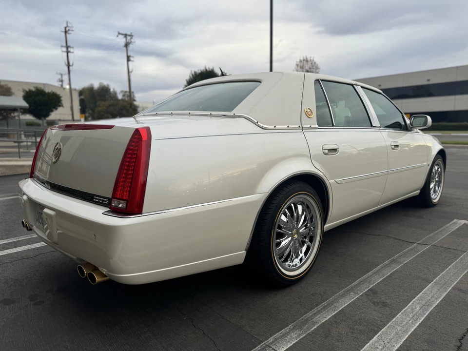 2007 Cadillac DTS - Image 12 of 31