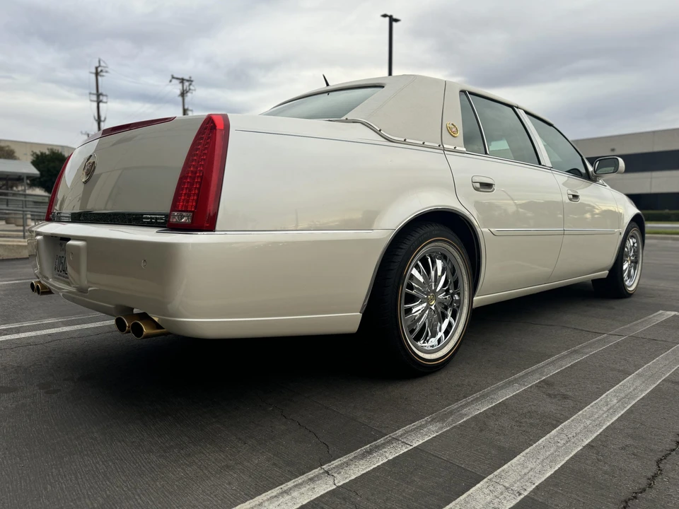 2007 Cadillac DTS - Image 11 of 31