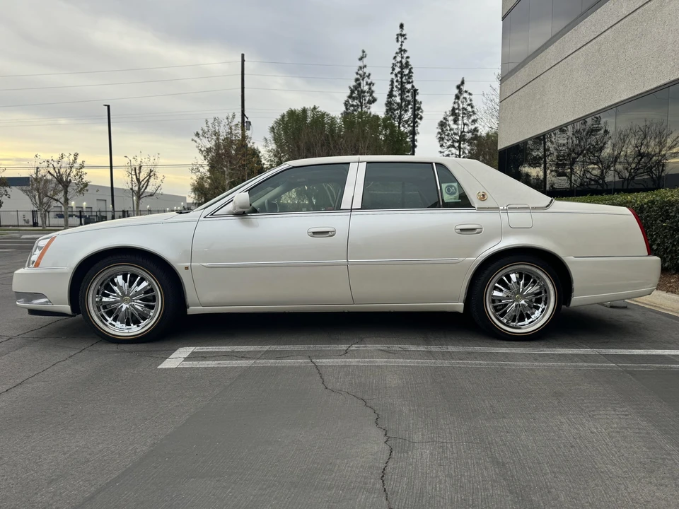 2007 Cadillac DTS - Image 5 of 31