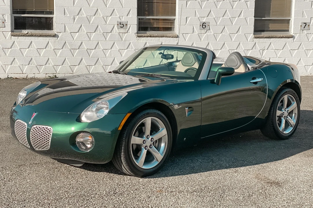2007 Pontiac Solstice - Image 2 of 31
