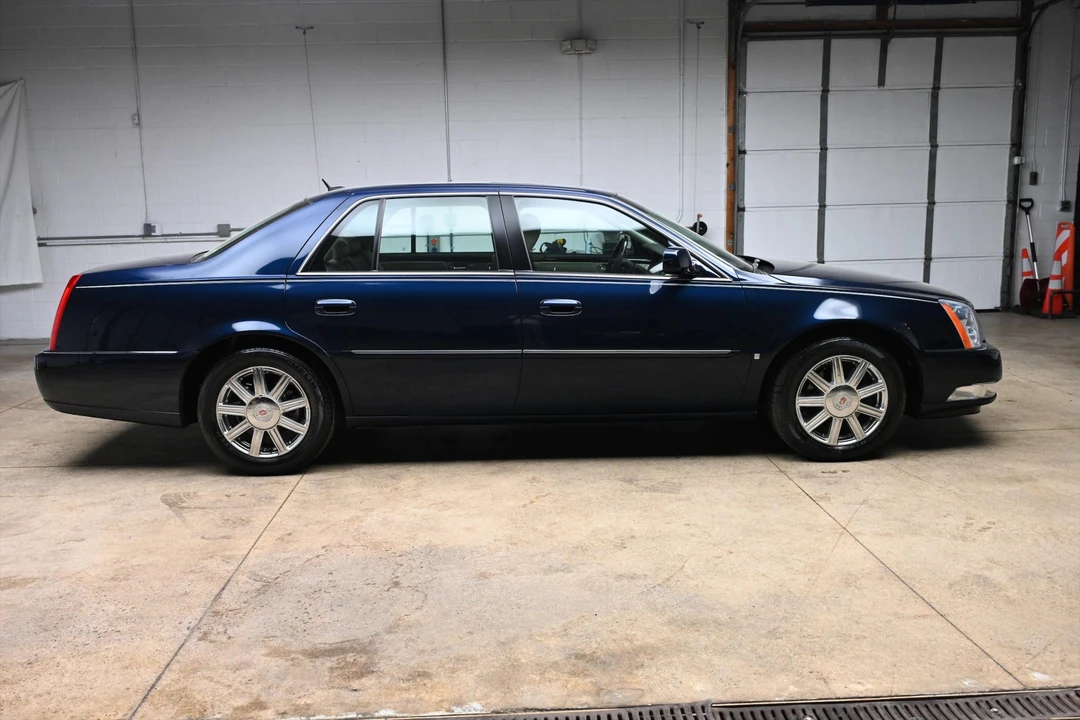 2008 Cadillac DTS - Image 9 of 31