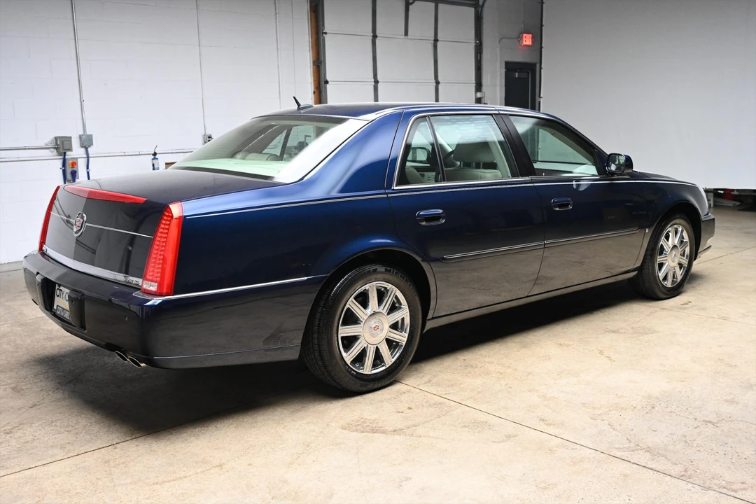 2008 Cadillac DTS - Image 11 of 31