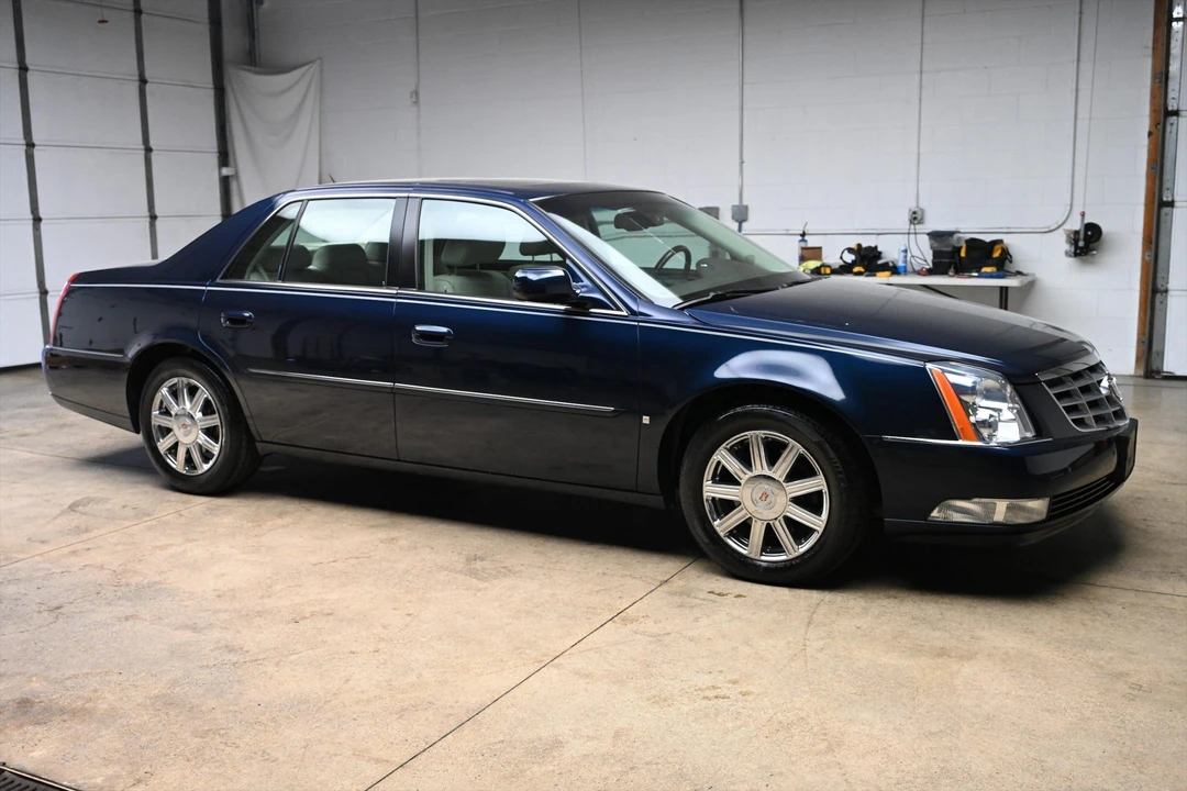 2008 Cadillac DTS - Image 8 of 31
