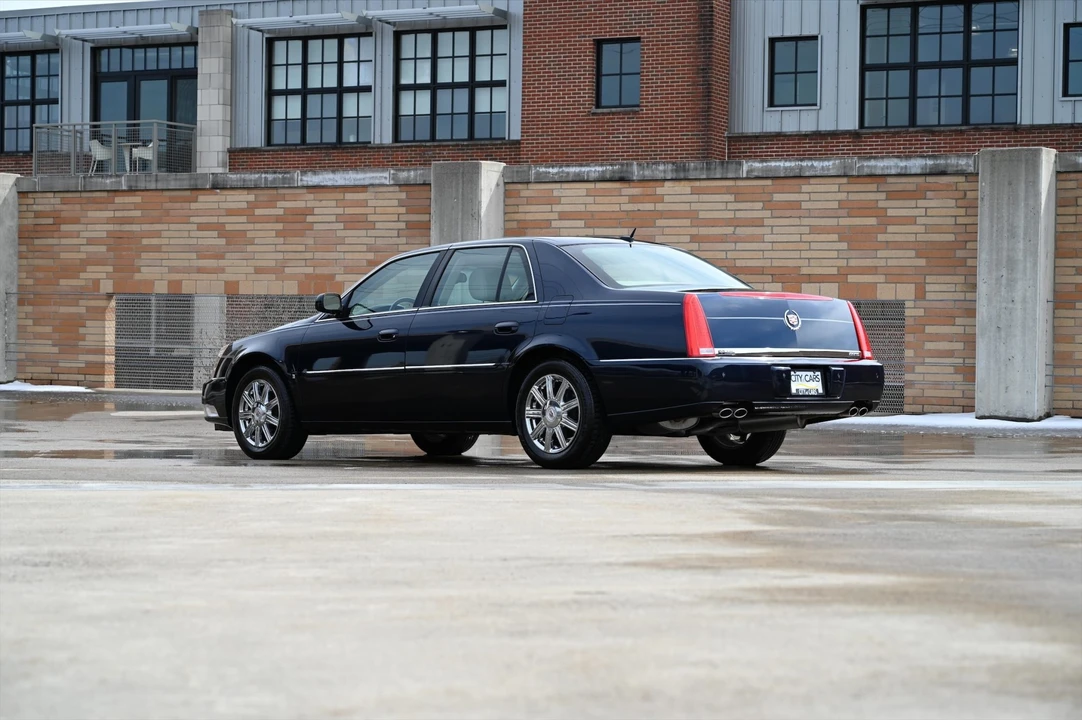 2008 Cadillac DTS - Image 16 of 31