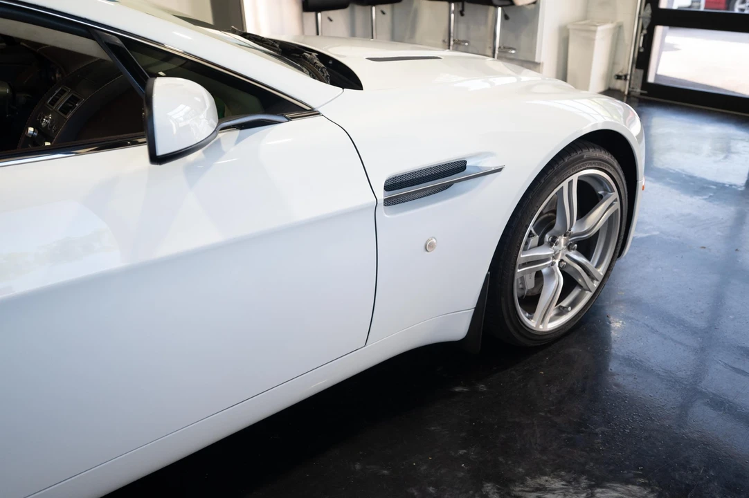 2009 Aston Martin V8 Vantage (2006-2017) - Image 24 of 31