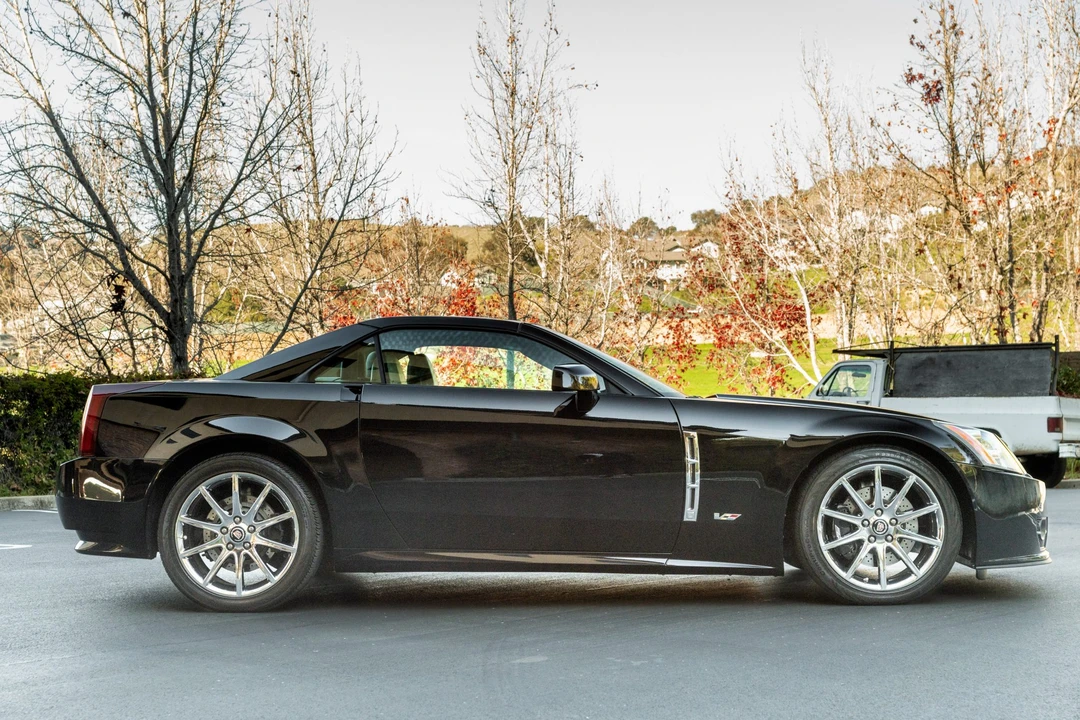 2009 Cadillac XLR-V - Image 7 of 31