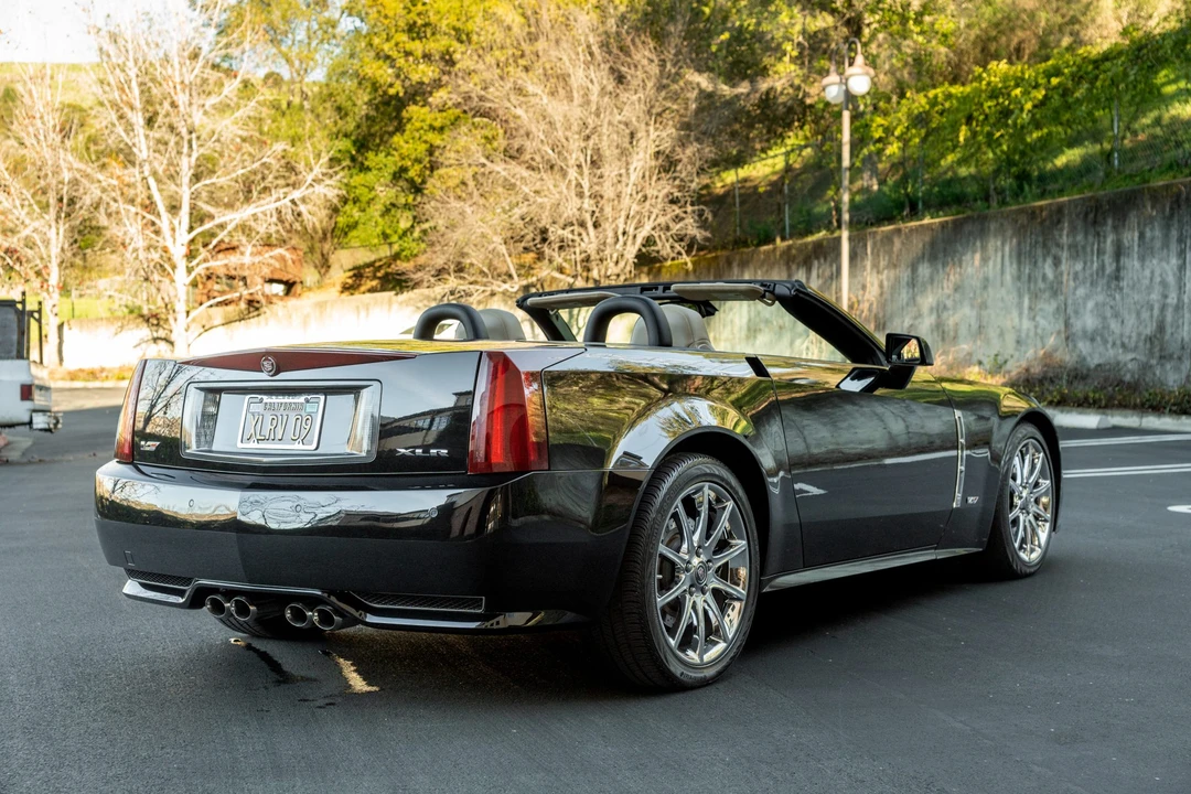 2009 Cadillac XLR-V - Image 14 of 31